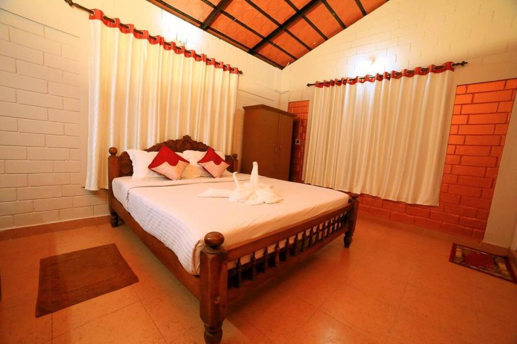 Emarald Wild West Hotel Sultan Bathery Buitenkant foto